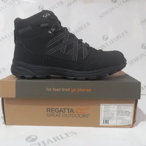 BOXED PAIR OF REGATTA SAMARIS II MID SHOES IN BLACK UK SIZE 9