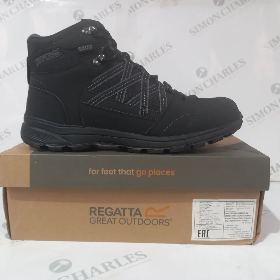 BOXED PAIR OF REGATTA SAMARIS II MID SHOES IN BLACK UK SIZE 9
