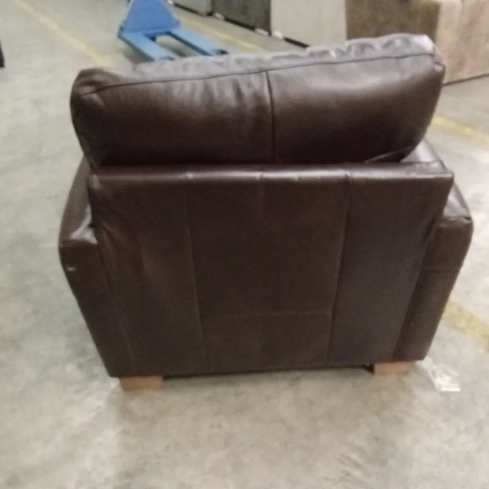 BAILEY ITALIAN LEATHER ARMCHAIR RRP £619