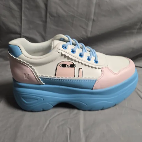 UNBOXED PAIR OF KOI BEANS SAYS HI PLATFORM SHOES - UK SIZE 40