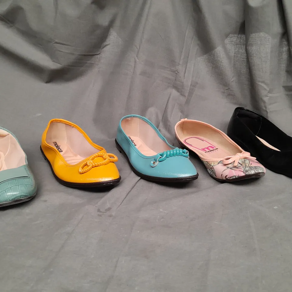 BOX OF APPROX 40 ASSORTED SLIP ON BALLET SHOES IN VARIOUS SIZES & COLOURS