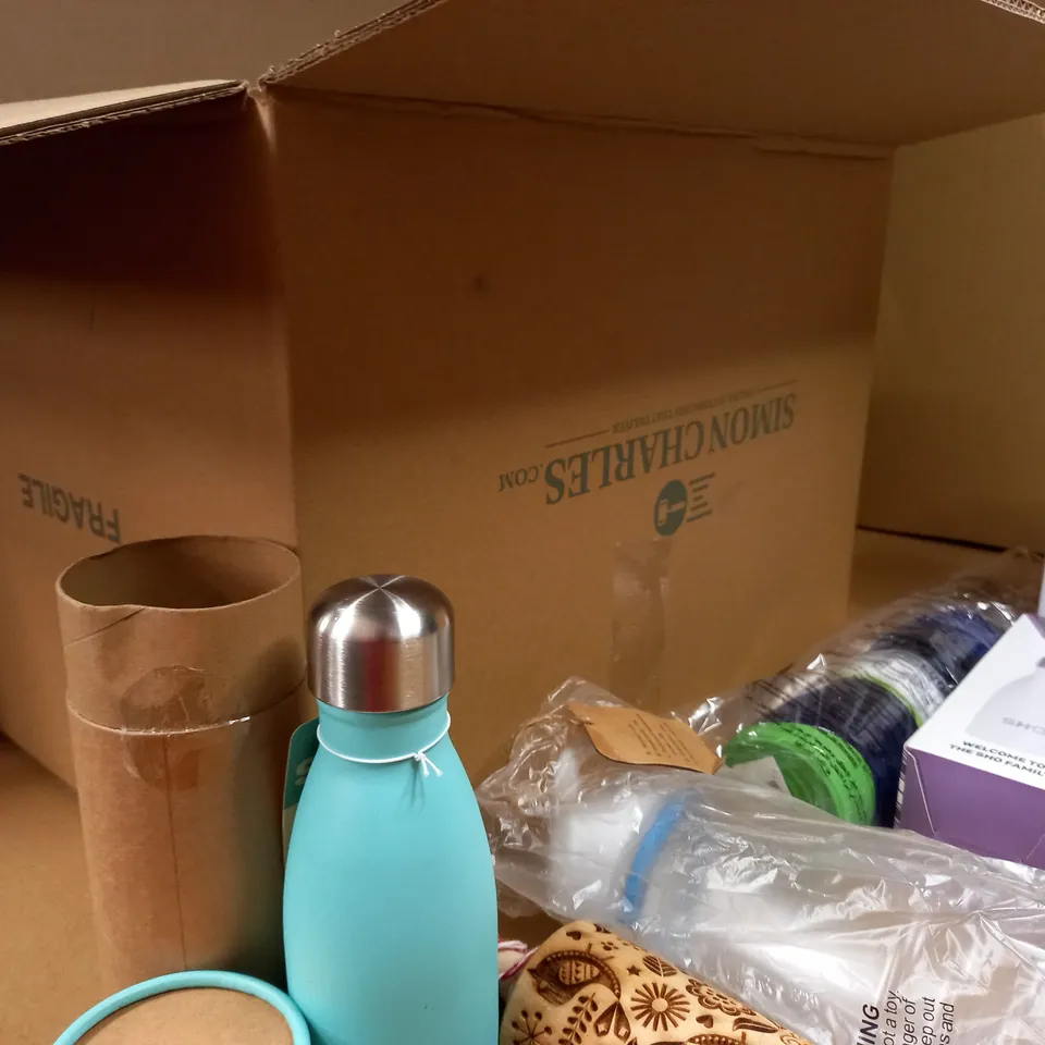 LOT OF APPROX 20 ASSORTED HOUSEHOLD ITEMS TO INCLUDE: CONTIGO BOTTLES, BUNTING, KITCHEN ITEMS