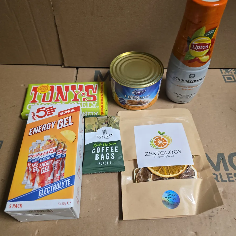 APPROXIMATELY 10 ASSORTED FOOD/DRINK PRODUCTS TO INCLUDE ENERGY GEL, TONY'S CHOCOLATE, DRIED FRUIT ETC 