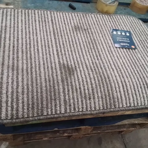 QUALITY DESIGNER AREA RUG - APPROXIMATELY 75X50CM