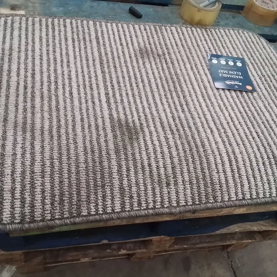 QUALITY DESIGNER AREA RUG - APPROXIMATELY 75X50CM