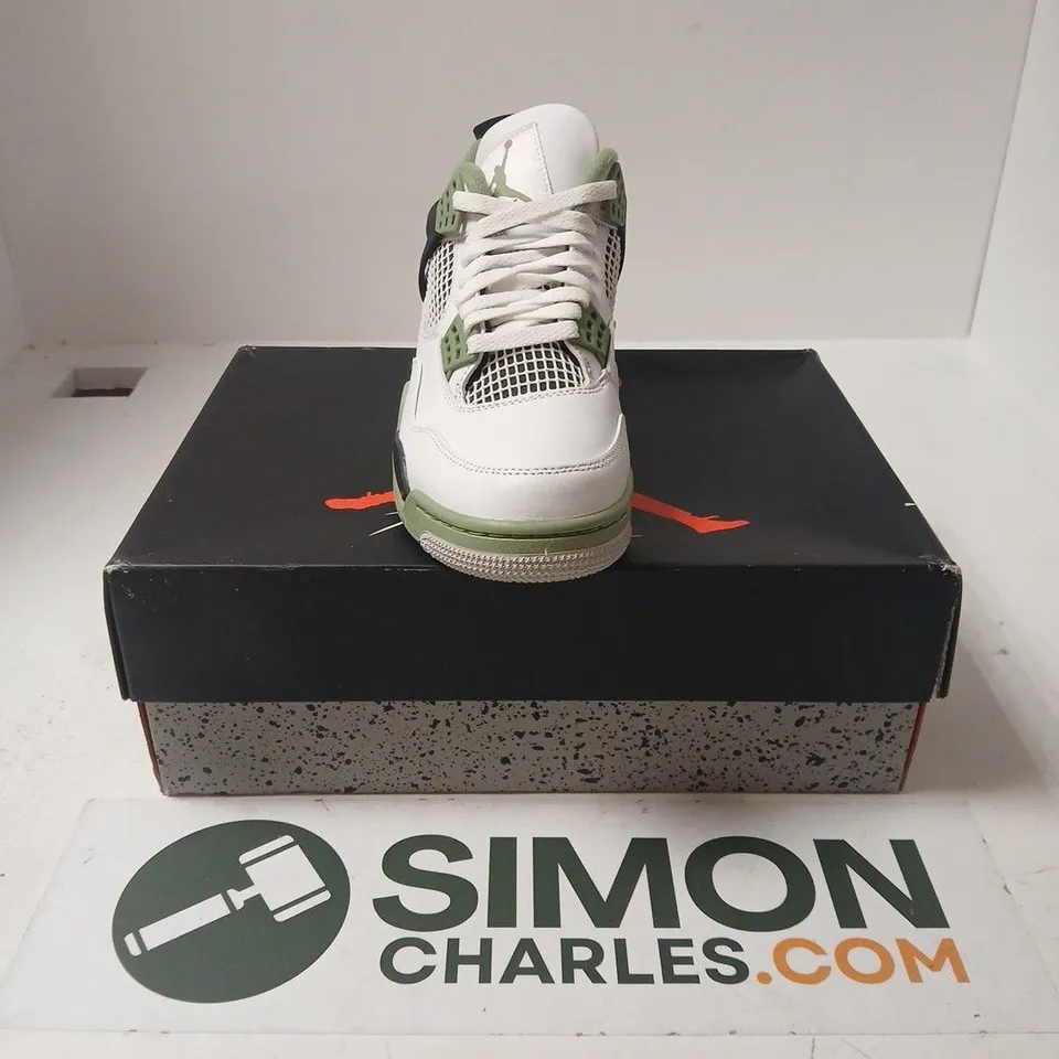 BOXED PAIR OF NIKE AIR WOMENS AIR JORDAN 4 RETRO TRAINERS IN WHITE/GREEN - UK 7