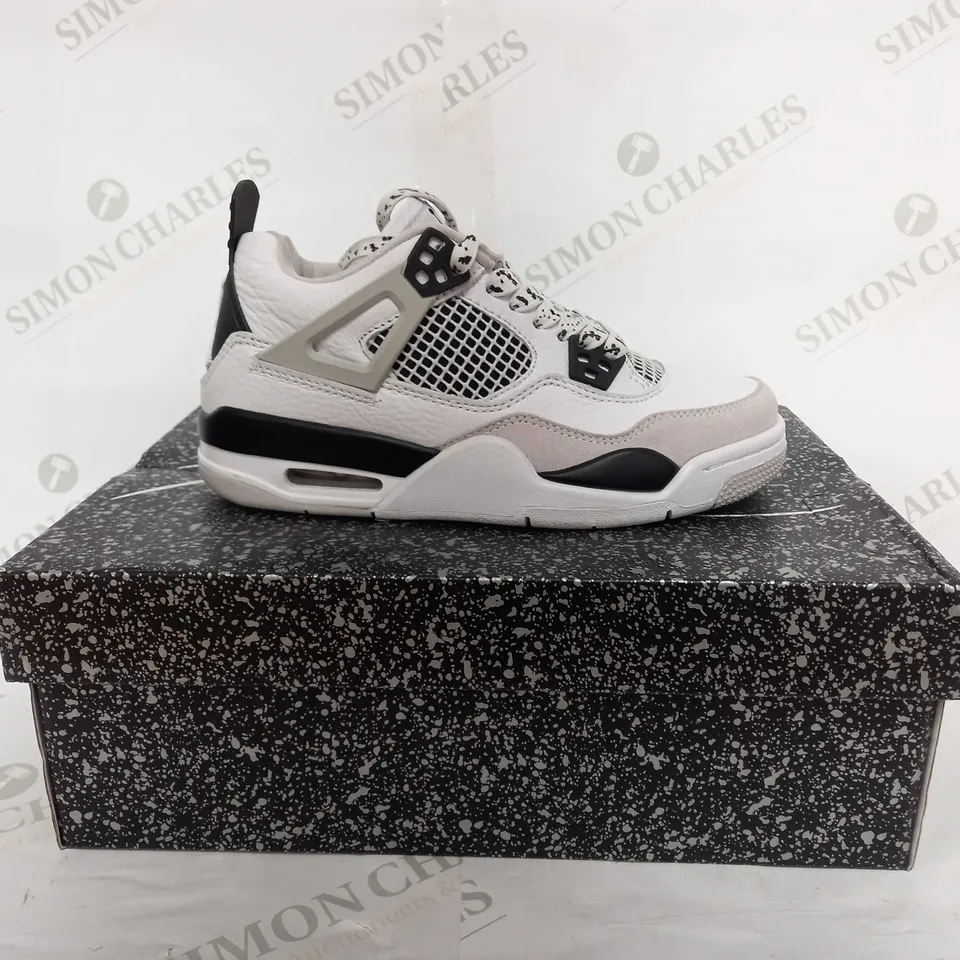 NIKE AIR JORDAN 4 RETRO - UK 4.5