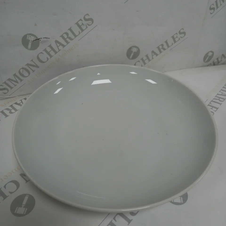BOX OF 4 WHITE CURVED PLATES - COLLECTION ONLY