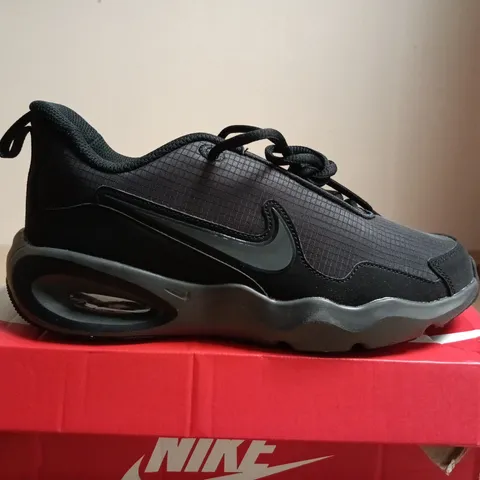 BOXED PAIR OF NIKE AIR MAX NOVA (GS) BLACK/ANTHRACITE/COOL GREY – UK 5