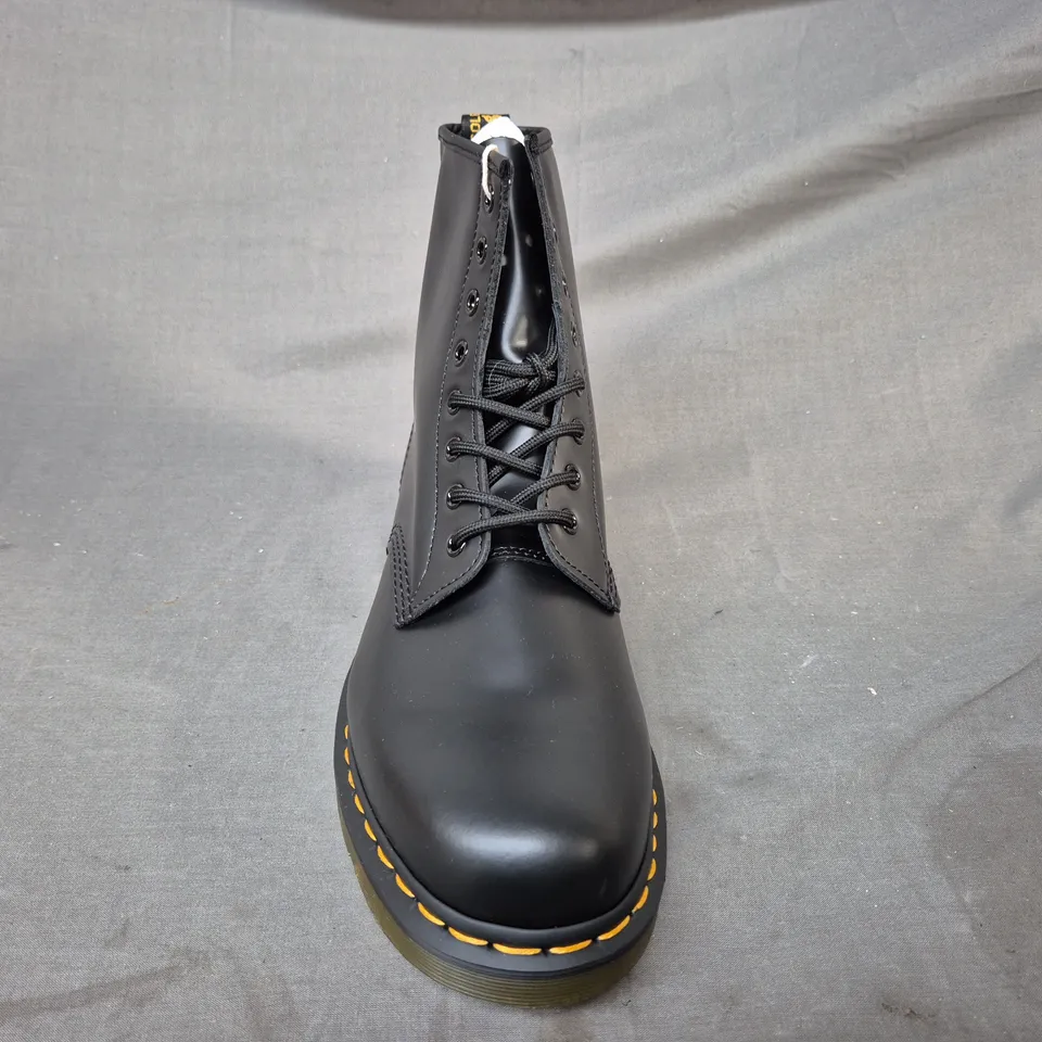 BOXED PAIR OF DR MARTENS 1460 ANKLE BOOTS IN BLACK UK SIZE 11