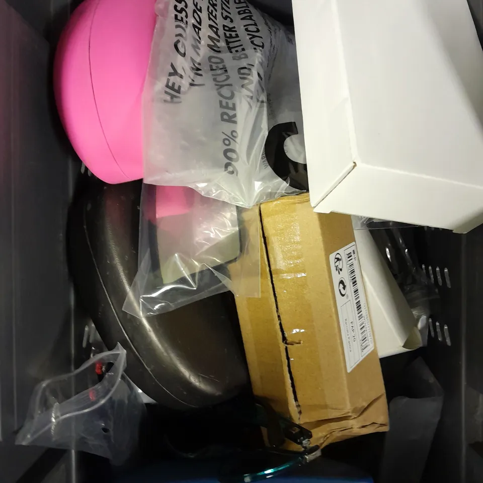 APPROXIMATELY 15 ASSORTED GLASSES/SUNGLASSES IN VARIOUS DESIGNS 