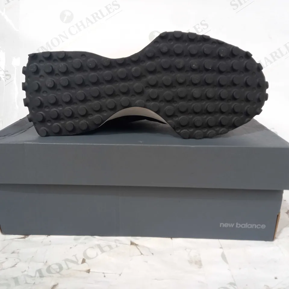 BOXED PAIR OF NEW BALANCE 327 SHOES IN BLACK UK SIZE 7