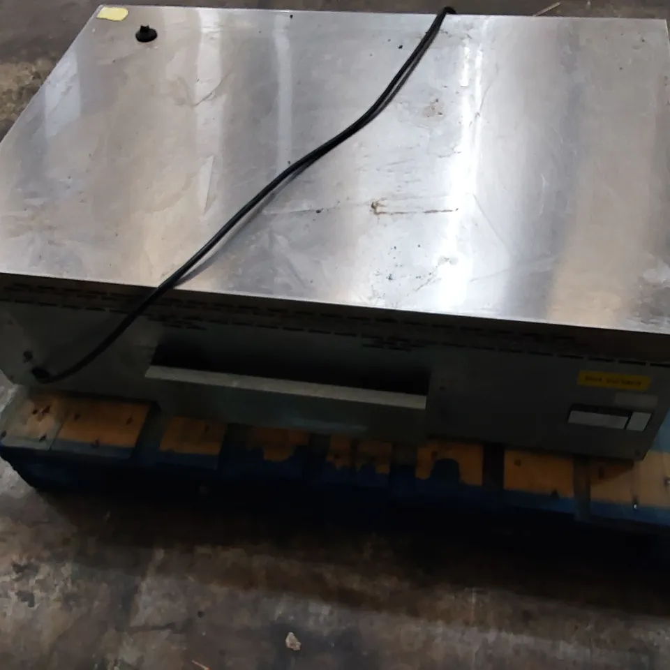 LINCAT IP21B COMMERCIAL PIZZA OVEN 