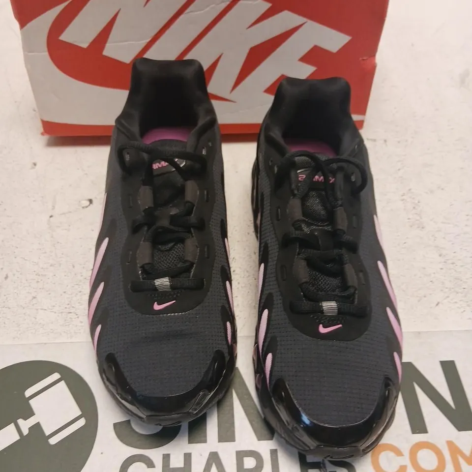 NIKE VAPORMAX FLYKNIT RUNNING SHOES – BLACK WITH PINK, UK 5 (US 7.5)