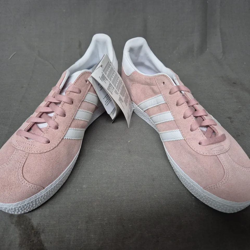 PAIR OF ADIDAS GAZELLE SHOES IN PINK/WHITE UK SIZE 5