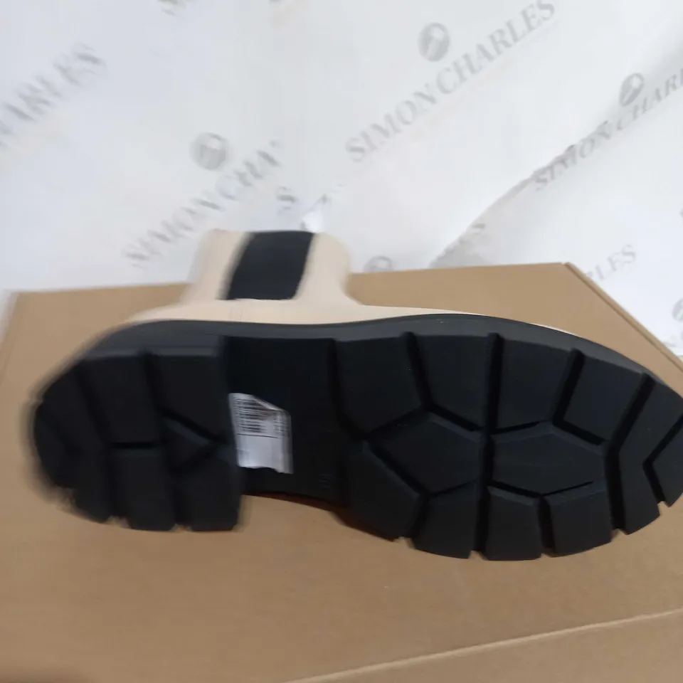 DUNE PALMZ ANKLE BOOT CREME LEATHER SIZE 4- BOXED 