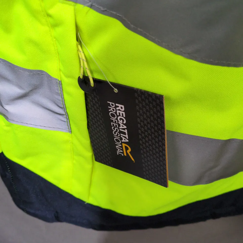 REGATTA PROFESSIONAL HI-VISIBILITY VEST – UK L (EU 52-54)