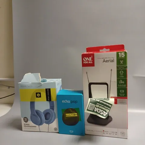 APPROXIMATELY 20 ASSORTED ELECTRICAL ITEMS TO INCLUDE AERIALS , HEADPHONES, CHARGERS, ETC