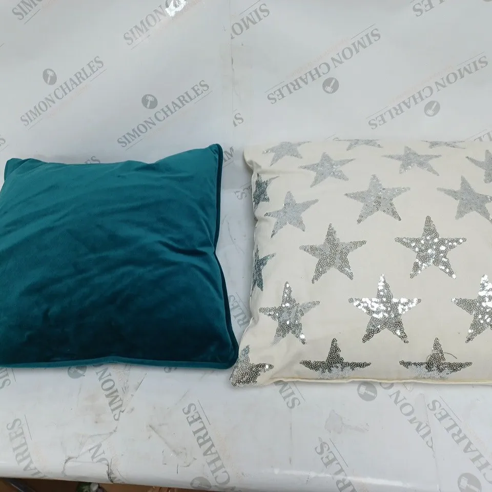 LOT OF 10 CUSHIONS IN VARIED COLOURS AND PATTERNS TO INCLUDE BLUE, STARRED, AND BLACK AND WHITE ETC. 