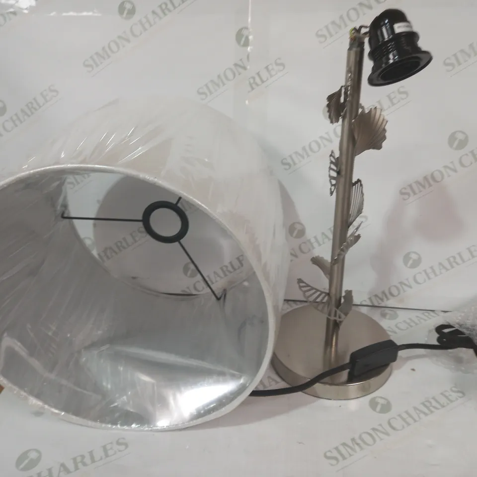 DESIGNER LEAF DETAL TABLE LAMP