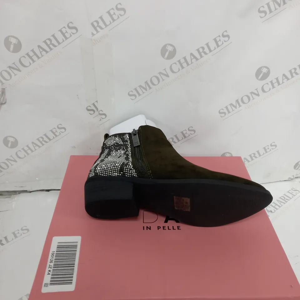 BOXED PAIR OF MODA IN PELLE KATREENA CRYSTAL ANKLE BOOT (KHAKI), SIZE 4 UK