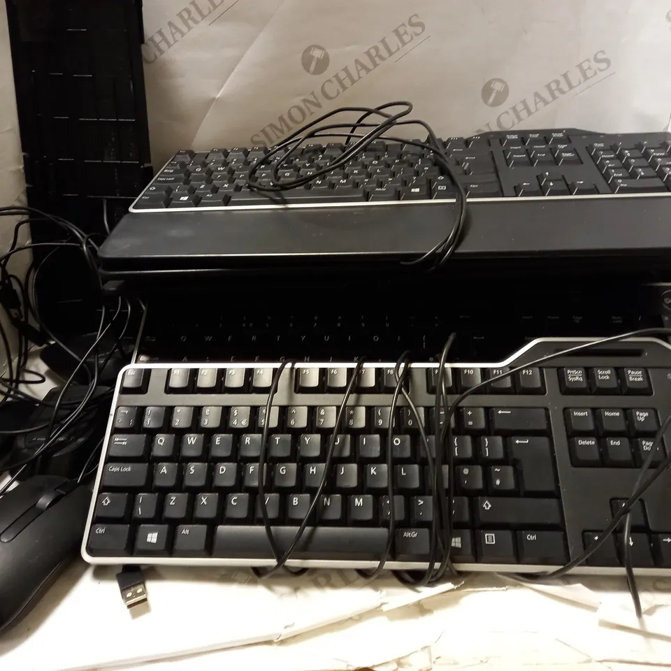 LOT OF APPROX 10 ASSORTED DELL COMPUTER ACCESSORIES TO INCLUDE KEYBOARDS AND MOUSES 