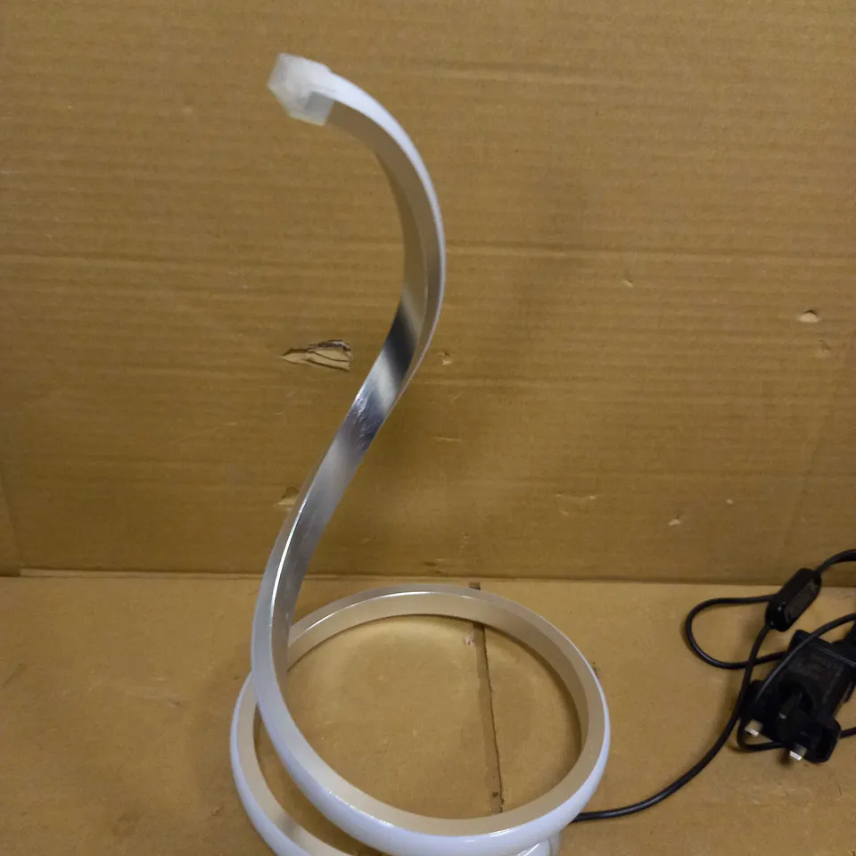 NUUR LED DESK LIGHT 
