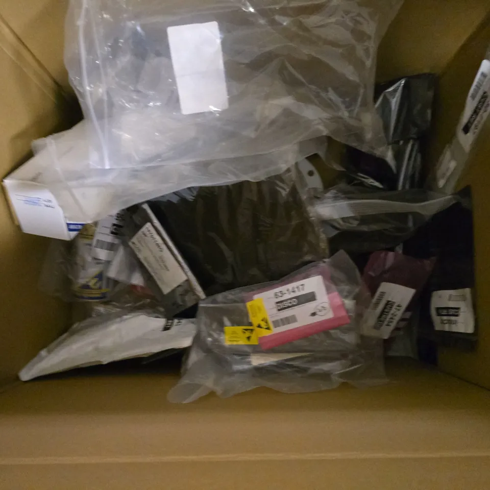 BOX OF APPROXIMATELY 15 ASSORTED ELECTRICAL ITEMS TO INCLUDE - CASIO CALCULATOR , PORTASOL SUPERPRO 125 , CATHDODE DISPLAY ETC