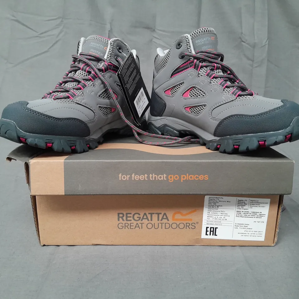 BOXED PAIR OF REGATTA WOMEN'S HOLCOMBE IEP MID SHOES IN GREY/PINK UK SIZE 5