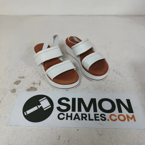 LASCANA WOMEN'S WHITE PLATFORM SANDALS SIZE 4