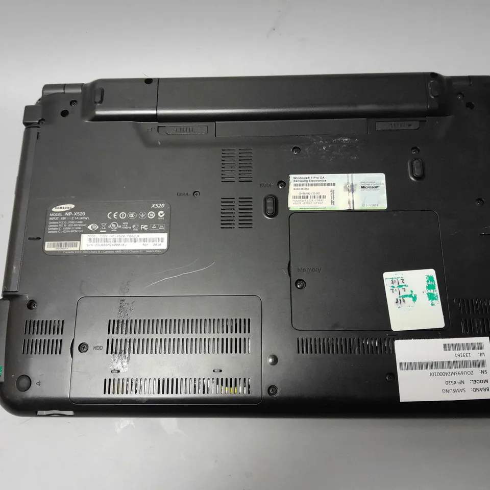 SAMSUNG NP-X520 LAPTOP