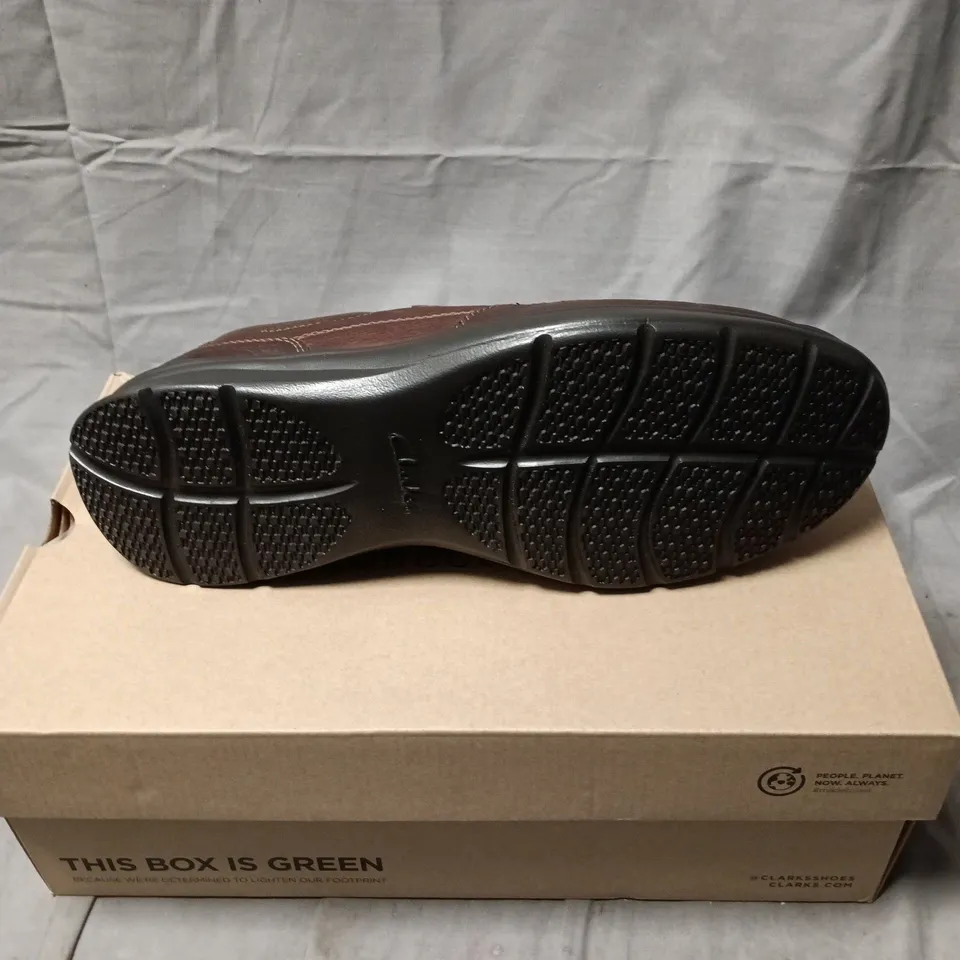 CLARKS MEN'S BROWN LEATHER SLIP-ON SHOES SIZE 11G BOXED