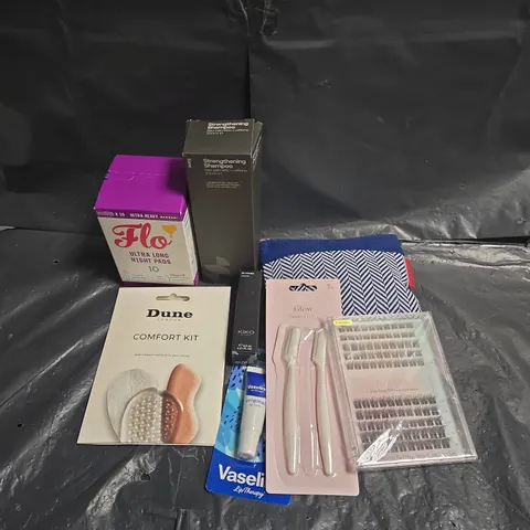 APPROXIMATEY 20 ASSORTED HEALTH AND BEAUTY PRODUCTS TO INCLUDE - VASELINE LIP BALM - FLO ULTRA LONG NIGHT PADS - DUNE COMFORT KIT - ETC