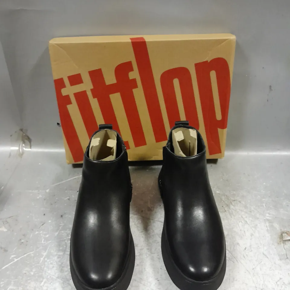 BOXED PAIR OF FITFLOP F MODE LEATHER ZIP BOOT BLACK 