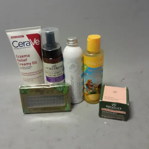 APPROXIMATELY 20 ASSORTED HEALTH & BEAUTY ITEMS TO INCLUDE - CHILD'S FARM HAIR & BODY WASH, CERAVE ECZEMA OIL AND MEGGI LASHES