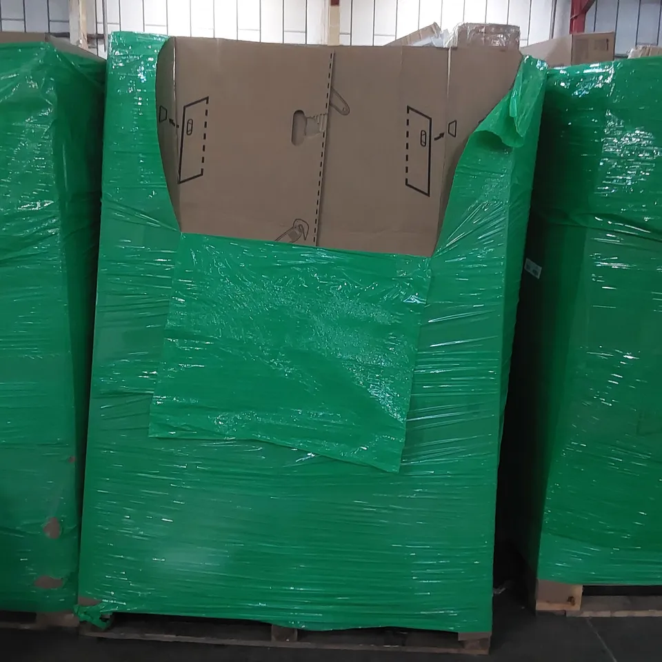 PALLET OF ASSORTED CONSUMER PRODUCTS TO INCLUDE: PLAYPEN, ROUND BALLOON ARCH STANDS, ROLLER BLINDS ECT
