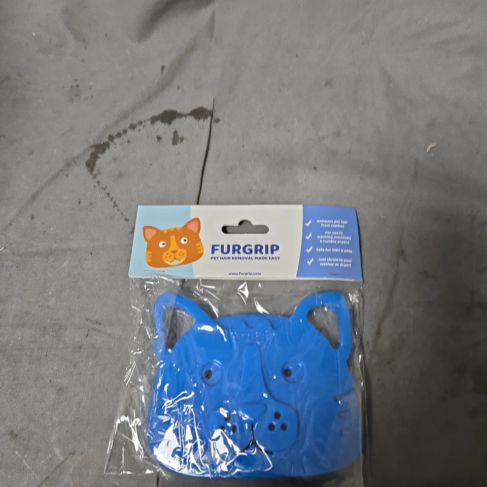 BOX OF APPROXIMATELY 150 FURGRIP LAUNDRY PET HAIR REMOVERS - CAT