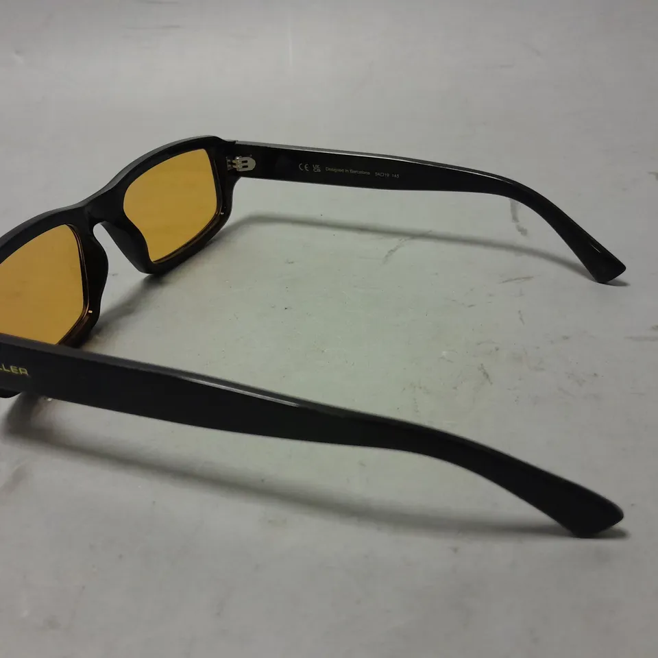 MELLER BLACK FRAMED GLASSES IN CASE