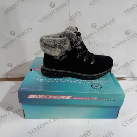 BOXED PAIR OF SKECHERS MEMORY FOAM BLACK BOOTS SIZE 7