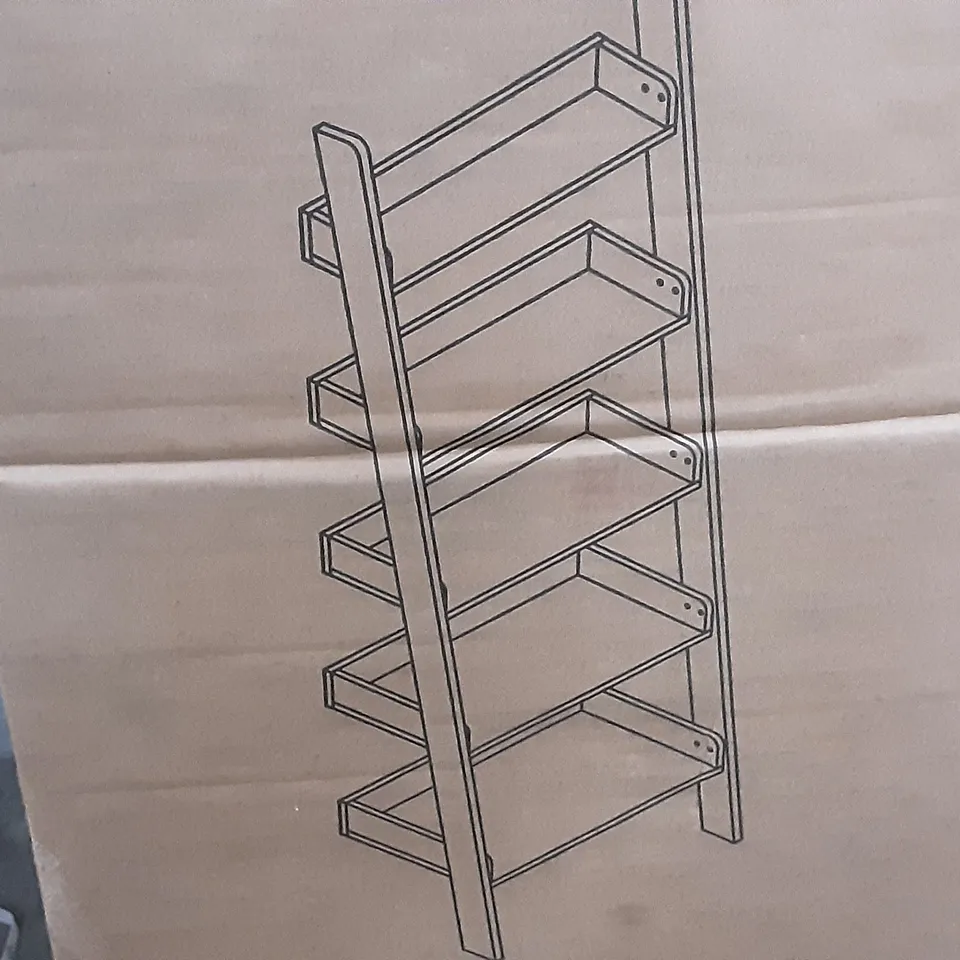 BOXED LADDER BOOKCASE IN WHITE - H70 X W60 X D35CM