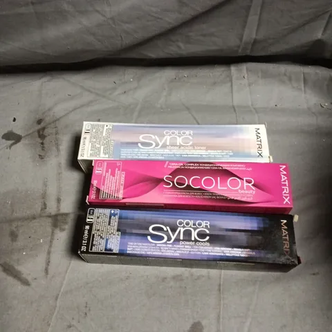BOX OF APPROXIMATELY 60 MATRIX HAIR CARE PRODUCTS INCLUDING COLOR SYNC MEDIUM BLONDE VIOLET ASH/MOCHA/BRUNETTE ASH/BRUNETTE NEUTRAL AND CLEAR