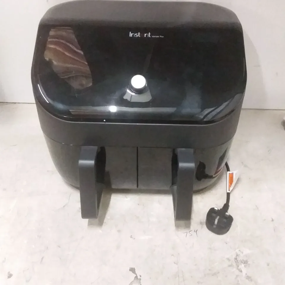 BOXED INSTANT VORTEX 8 IN 1 PLUS DOUBLE AIR FRYER 7.6L 