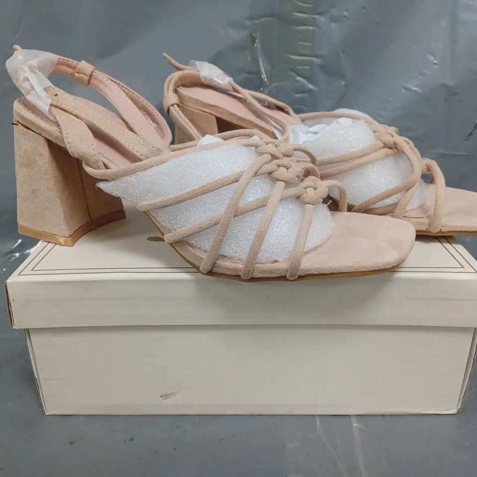 BOXED PAIR OF JOIA OPEN TOE BLOCK HEEL SANDALS IN KHAKI SIZE EU 38