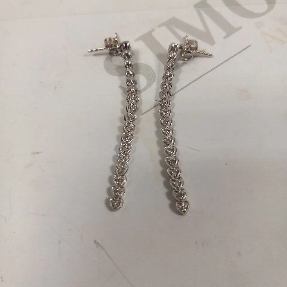 18CT WHITE GOLD DIAMOND SET DROP EARRINGS