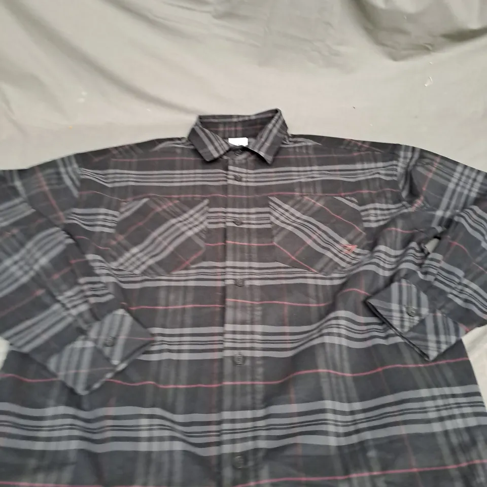 GYMSHARK BUTTONED CHEQUERED SHIRT SIZE M