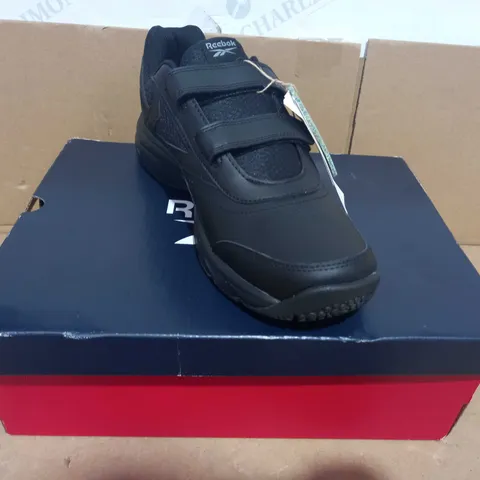 BOXED PAIR OF REEBOK TRAINERSIN BLACK UK SIZE 10