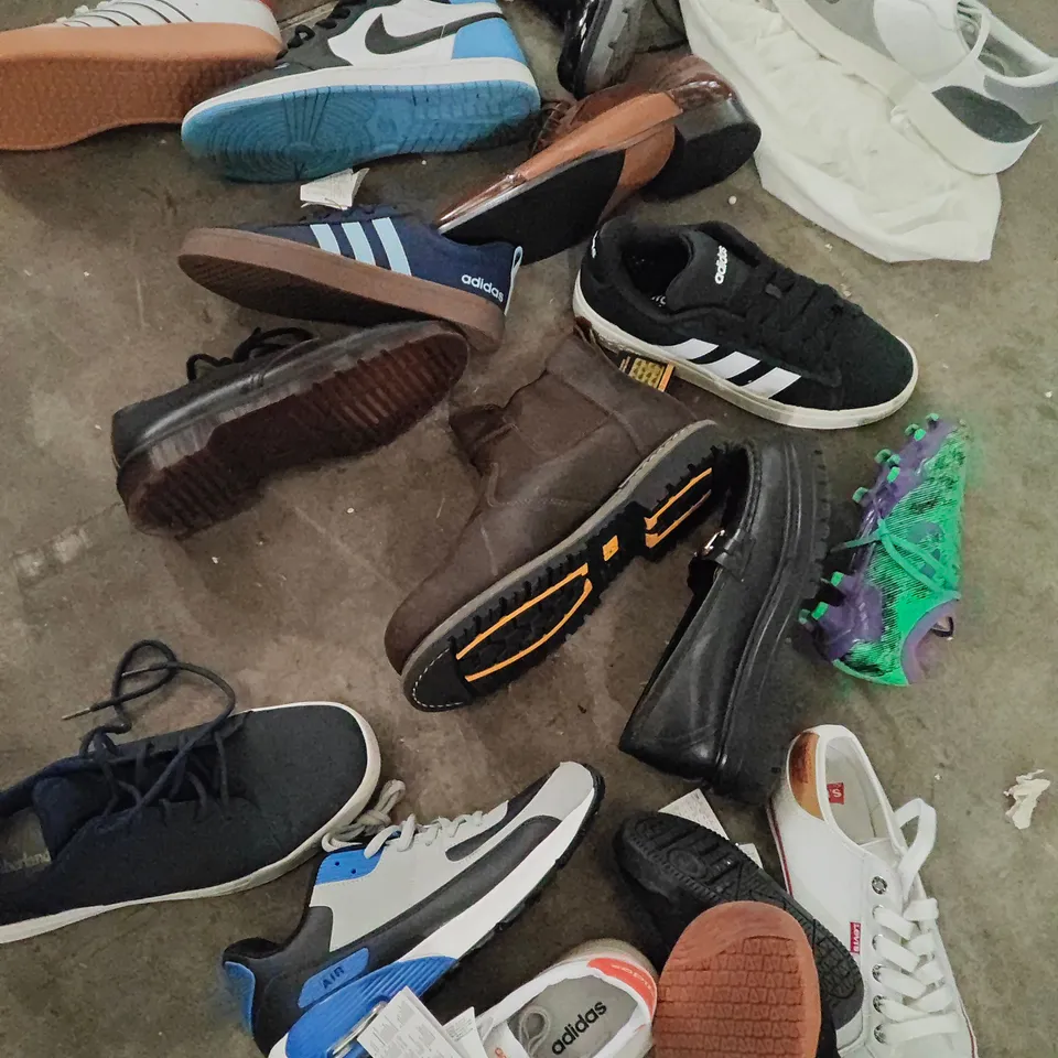 CAGE OF ASSORTED SHOES AND TRAINERS TO INCLUDE ADIDAS, NIKE AND DR MARTENS 