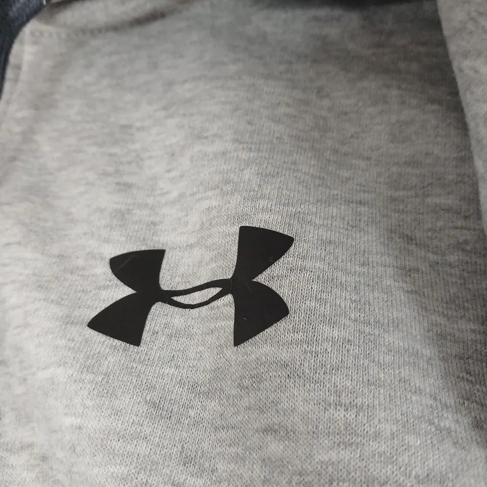UNDER ARMOUR GREY HOODIE – XXL, LOGO FRONT
