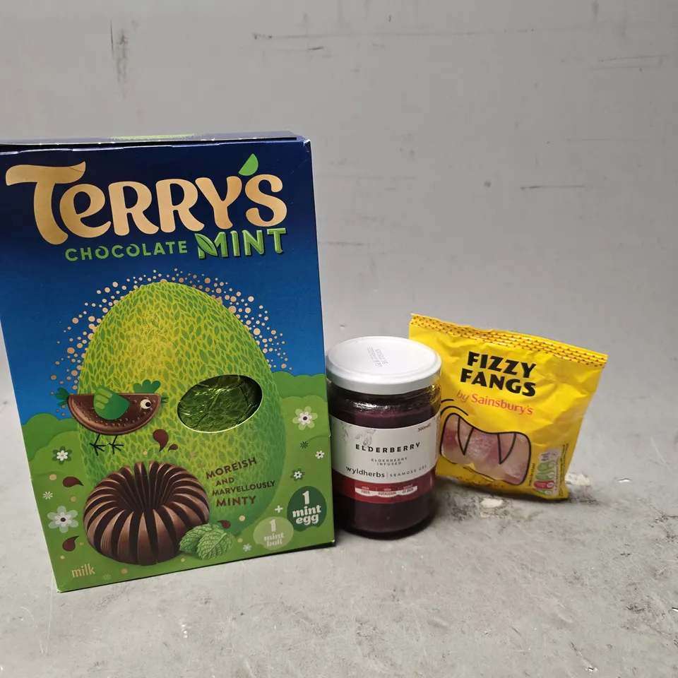 APPROXIMATELY 13 ASSORTED FOOD ITEMS TO INCLUDE - TERRYS CHOCOLATE MINT , SEAMOSS GEL , SAINBURYS FIZZY FANGS ETC