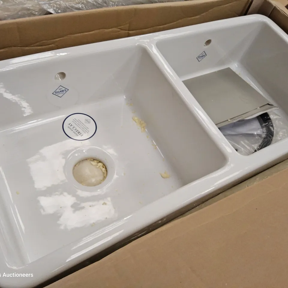 BOXED SHAWS 1000 DOUBLE WHITE CERAMIC SINK SCLD101WH
